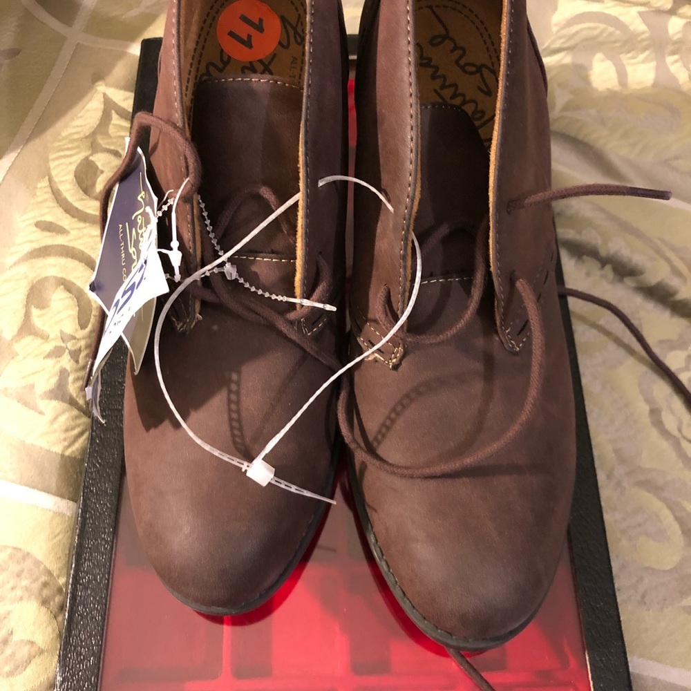 Brand new boots color brown size 11